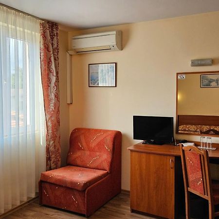 Caprice Family Hotel Varna Exterior photo