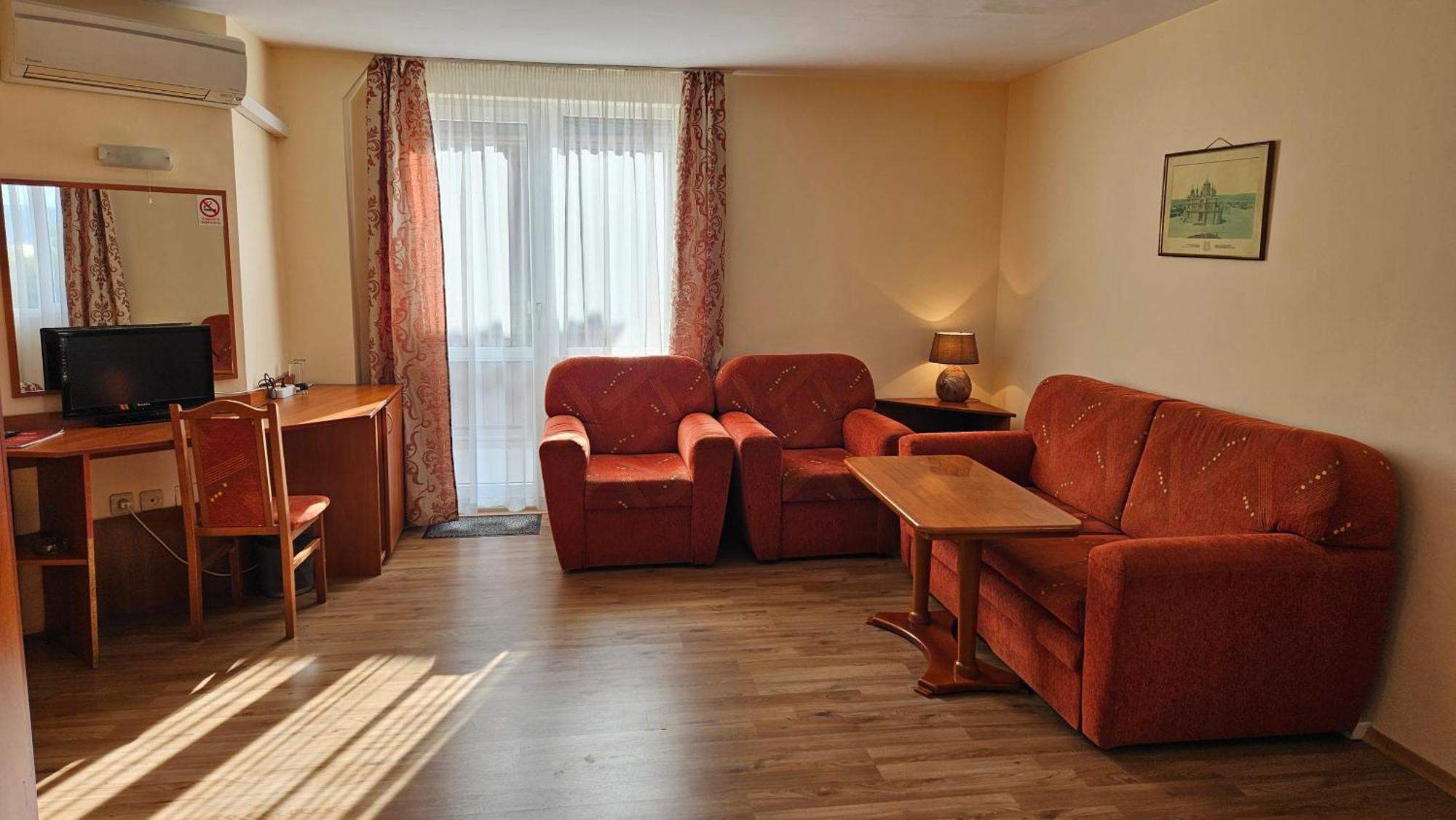 Caprice Family Hotel Varna Exterior photo