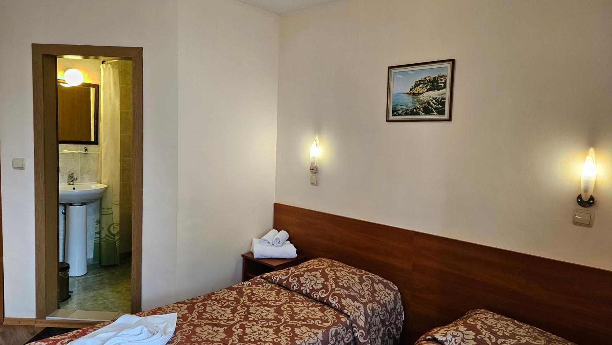 Caprice Family Hotel Varna Exterior photo